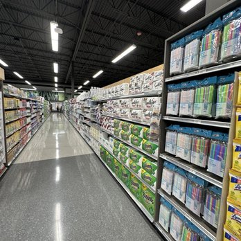 Publix - the aisle of a grocery store - Grocery Near Me - Royal Palm Beach, Florida