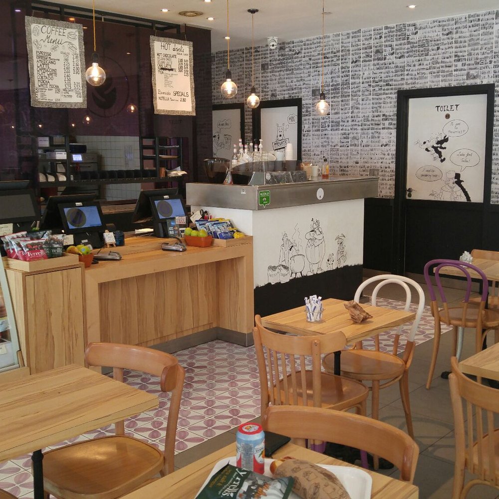 Pomme De Pain - Seating area - Sandwiches Near Me - London, XGL Pomme De Pain - Seating area - Sandwiches Near Me - London, XGL