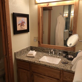 Triple Creek Ranch - His and her bathrooms - Resorts Near Me - Darby, Montana