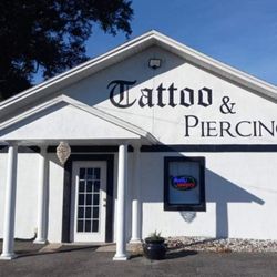 Blackbeard Tattoo & Piercing - Outside of the shop