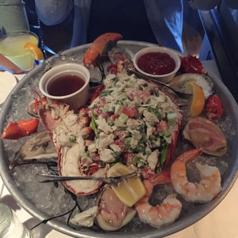 Hendrick's Tavern - Seafood Tower - Bars Near Me - Roslyn, New York