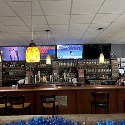 Corner Spot Bar & Grill - A look at the bar area.  That golfer on the right side was frozen for the entire time we were there.