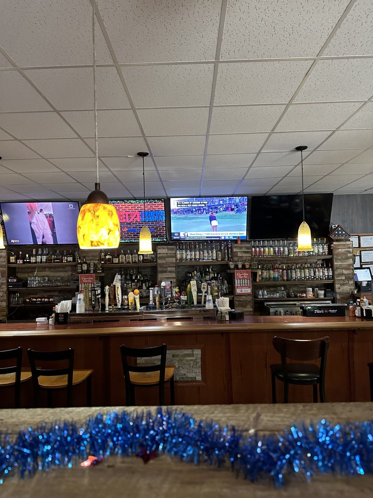 CORNER SPOT BAR & GRILL Updated October 2024 15 Photos & 17 Reviews 510 Chicago Ave, Dixon