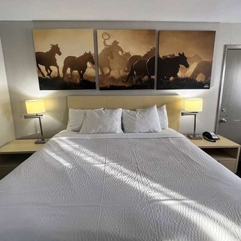 Days Inn by Wyndham Canton - Guest room - Hotels Near Me - Canton, Texas Days Inn by Wyndham Canton - Guest room - Hotels Near Me - Canton, Texas