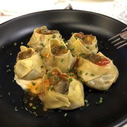 Brasserie Turcanu - Dimsum de verduras con hummus y chilli picante
