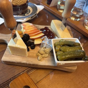 Golden Muse Winery - Wine Tasting Room Near Me - Baroda, Michigan