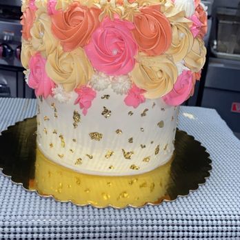 Divalicious Desserts Bakery & Cafe - Cafes Near Me - Gary, Indiana