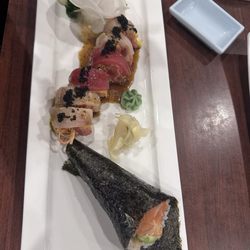 Mene Sushi - Ex-boyfriend roll and spicy salmon handroll