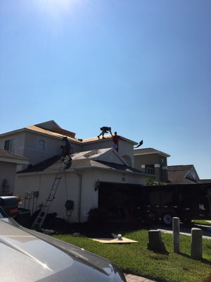 A Manos Roofing Logo