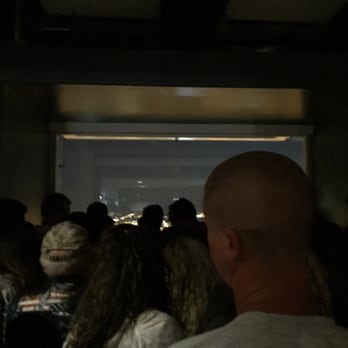 Willis Tower - Crazy line to go on the ledge - Landmarks & Historical Buildings Near Me - Chicago, Illinois