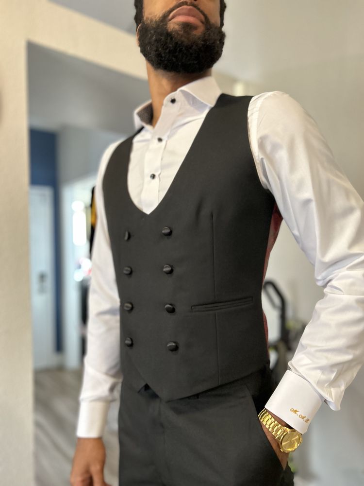 Onyx Custom Suiting Logo