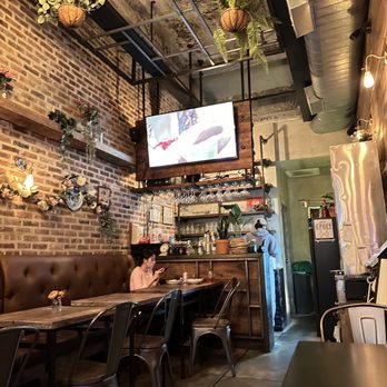 Saranrom Thai - Thai Near Me - Elmhurst, New York