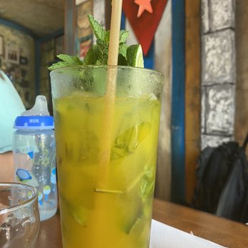 La Mulata - Mango Mojito - Cuban Near Me - Miami Beach, Florida