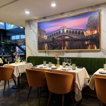 La Piazza - Inside Venetian forward - Pizza Near Me - New York, New York La Piazza - Inside Venetian forward - Pizza Near Me - New York, New York