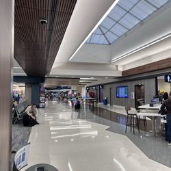 Colorado Springs Airport - COS