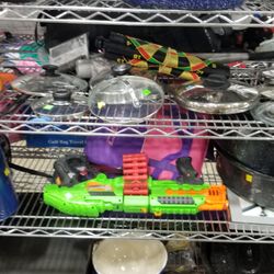 Goodwill McHenry filthy mess!