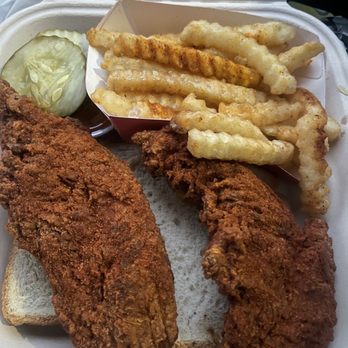 Dave's Hot Chicken - Little mild tenders and fries - Chicken Shop Near Me - Vienna, Virginia