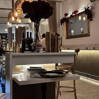 Neo - Mediterranean Near Me - Queens, New York
