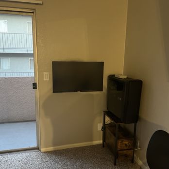 David AV Installations - My monitor totally level. - TV Mounting Near Me - Los Angeles, California David AV Installations - My monitor totally level. - TV Mounting Near Me - Los Angeles, California