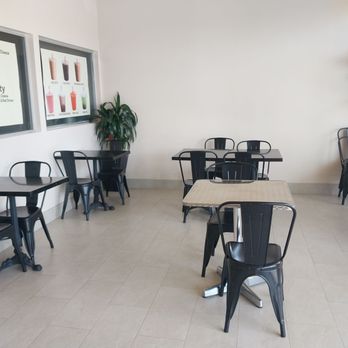 Fresh Bagels & Cafe - Seating - Bagels Near Me - Garden Grove, California
