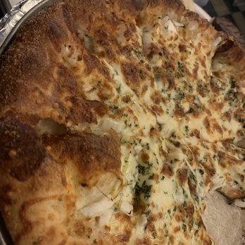 Anchor Bar - White pizza was a crowd favorite - Chicken Wings Near Me - Buffalo, New York Anchor Bar - White pizza was a crowd favorite - Chicken Wings Near Me - Buffalo, New York