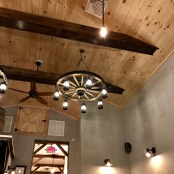 Patsy’s Roadhouse - Nice rustic decor