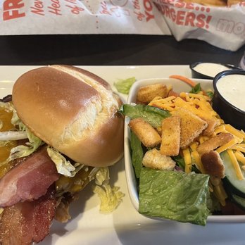 Applebee's Grill + Bar - American Near Me - Gresham, Oregon