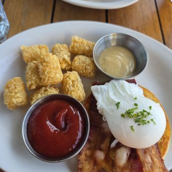 Beach Ave Bar And Grill - Egg benny - Seafood Near Me - Vancouver, British Columbia
