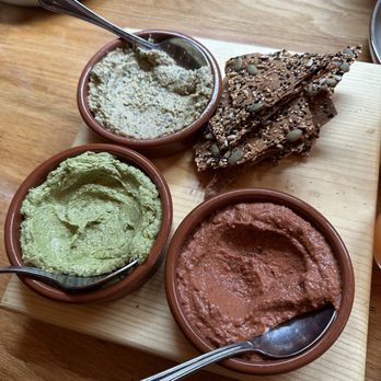 Avec - Chicago - Seeded cracker with summer squash baba ganoush, avocado hummus and beet muhammara - Mediterranean Near Me - Chicago, Illinois