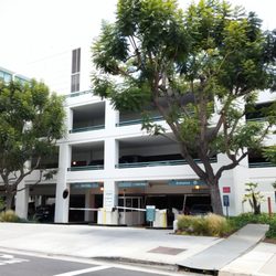 Bert R Mandelbaum, MD - 2020 parking entrance
