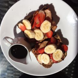 Trivium - Fruit French toast with banana, bacon, maple syrup and strawberries