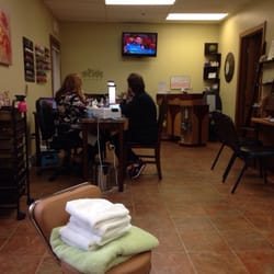 Perfect 10 Nail Studio - It is much more bright and chipper in here than the photo shows. But it's very peaceful and smells good, not like chemicals.