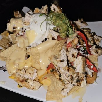 Twisted Oak Tavern - Grilled chicken nachos (without jalapeños) - American Near Me - Camarillo, California