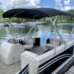 Stivers Seneca Marine - Pontoon boat -- super spacious!