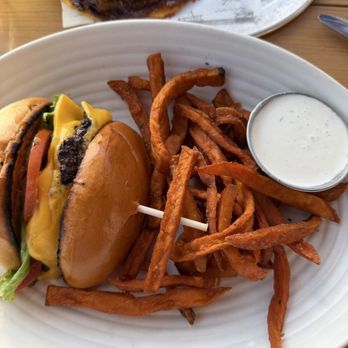 Simmzy's Restaurant Huntington Beach - Simmzy's Burger - Pubs Near Me - Huntington Beach, California Simmzy's Restaurant Huntington Beach - Simmzy's Burger - Pubs Near Me - Huntington Beach, California