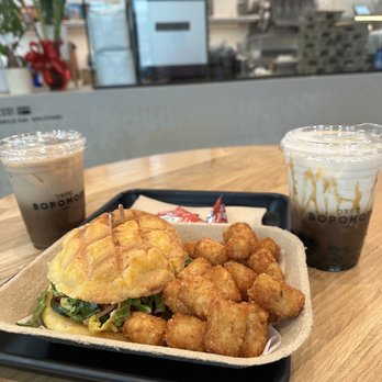 Bopomofo Cafe - Spicy Taiwanese Chicken Sandwich - Bubble Tea Near Me - Artesia, California