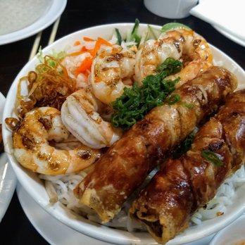 PT Eatery - Vermicelli Bowl with Shrimp and Egg Rolls - Vietnamese Near Me - San Diego, California