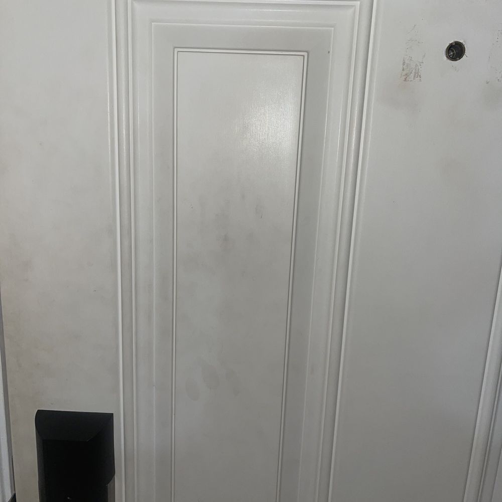 Maverick Motel - Dirty door - Hotels Near Me - Klamath Falls, Oregon