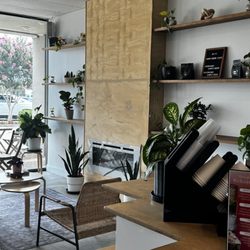 Simply Brew Cafe - Cozy seating area