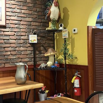 La Pizza Rina - Interior decor - Italian Near Me - Honolulu, Hawaii La Pizza Rina - Interior decor - Italian Near Me - Honolulu, Hawaii