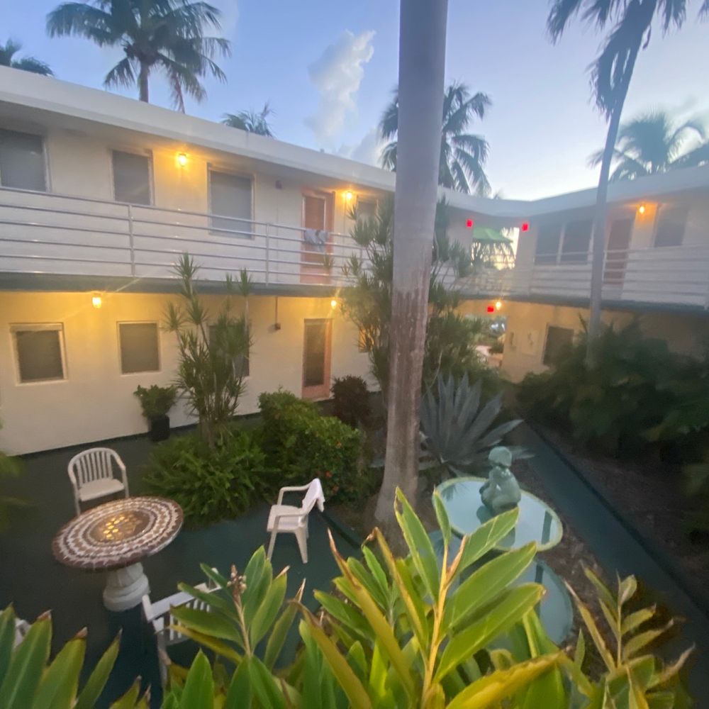 El Patio Motel - Center court - Hotels Near Me - Key West, Florida El Patio Motel - Center court - Hotels Near Me - Key West, Florida