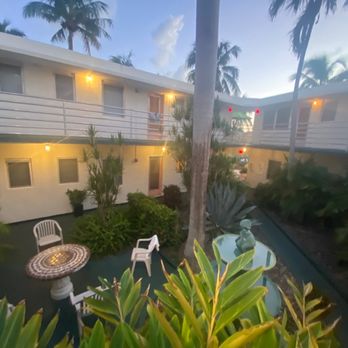 El Patio Motel - Center court - Hotels Near Me - Key West, Florida