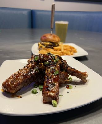 Lakeside Bar and Grill by null