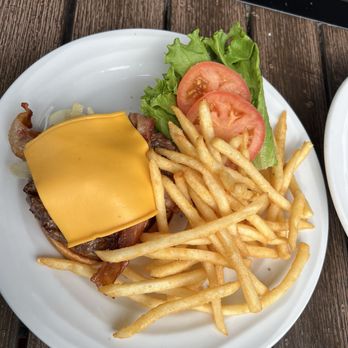 Gateway Restaurant & Lodge - Sequoia Burger - New American Near Me - Three Rivers, California Gateway Restaurant & Lodge - Sequoia Burger - New American Near Me - Three Rivers, California