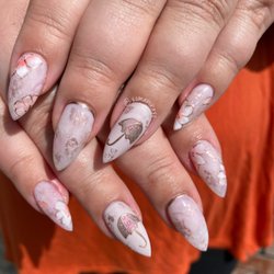 Manika's Nails - Gel mani with seasonal design