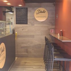 Dalis Pizzeria Italiana - Inside