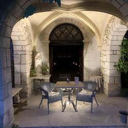 Relais Sainte-Anne - Table des amoureux juste à l'entrée d'une petite chapelle