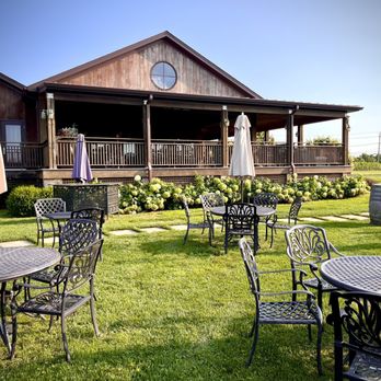 Macari Vineyards - Outdoor dining - Wineries Near Me - Mattituck, New York