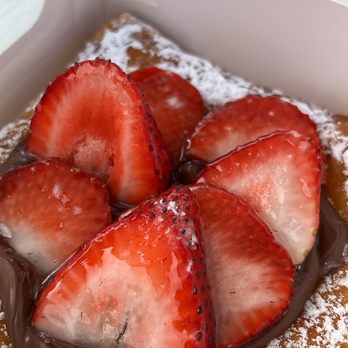Paris En Rose - Nutella Strawberry pastry - Cafes Near Me - Del Mar, California Paris En Rose - Nutella Strawberry pastry - Cafes Near Me - Del Mar, California
