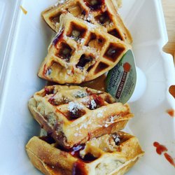 Bien Papayas - Guava/peanut butter waffles